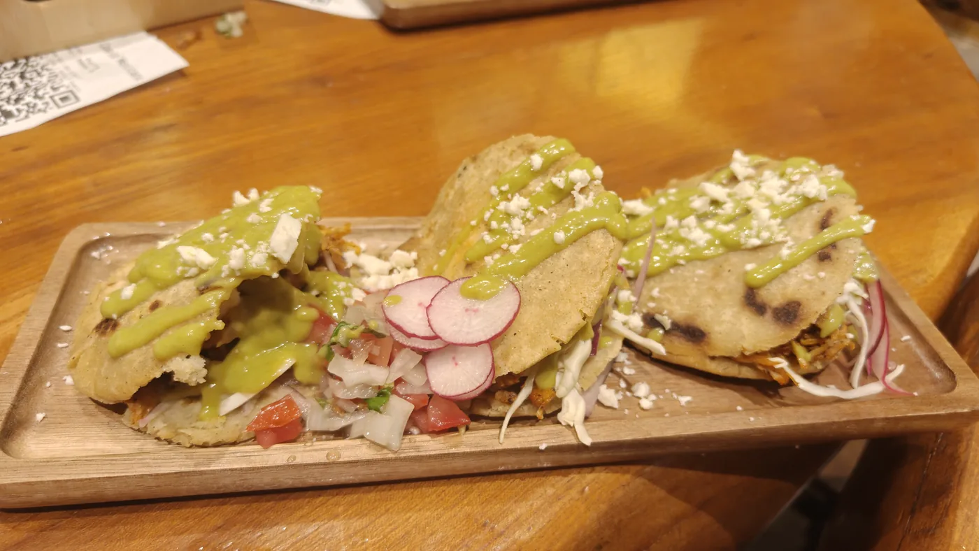 Green salsa tostadas at Che Taco Valencia