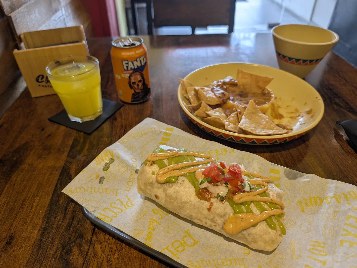 Quesadilla and Jarritos drink at Che Taco Valencia