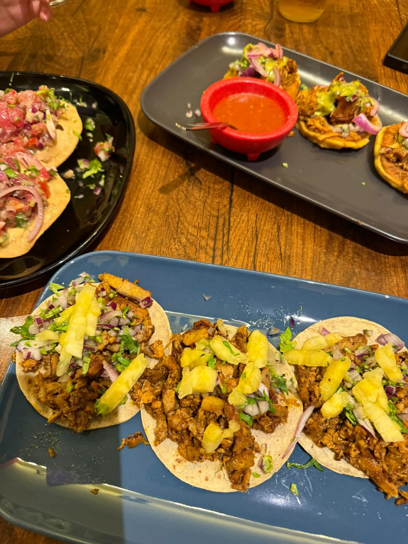Taco platter with salsa at Che Taco